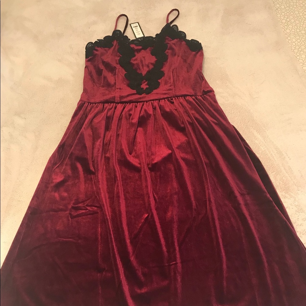 Velvet dress with adjustable straps